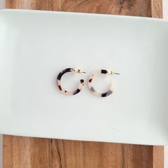 Mini Acrylic Blonde Tortoise Hoop Earrings #Firefly Lane Boutique1